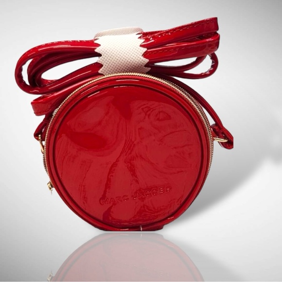 MARC JACOBS NIP🪢 RED L.E. PATENT LEATHER CROSSBODY BEAUTY BAG - Picture 4 of 9
